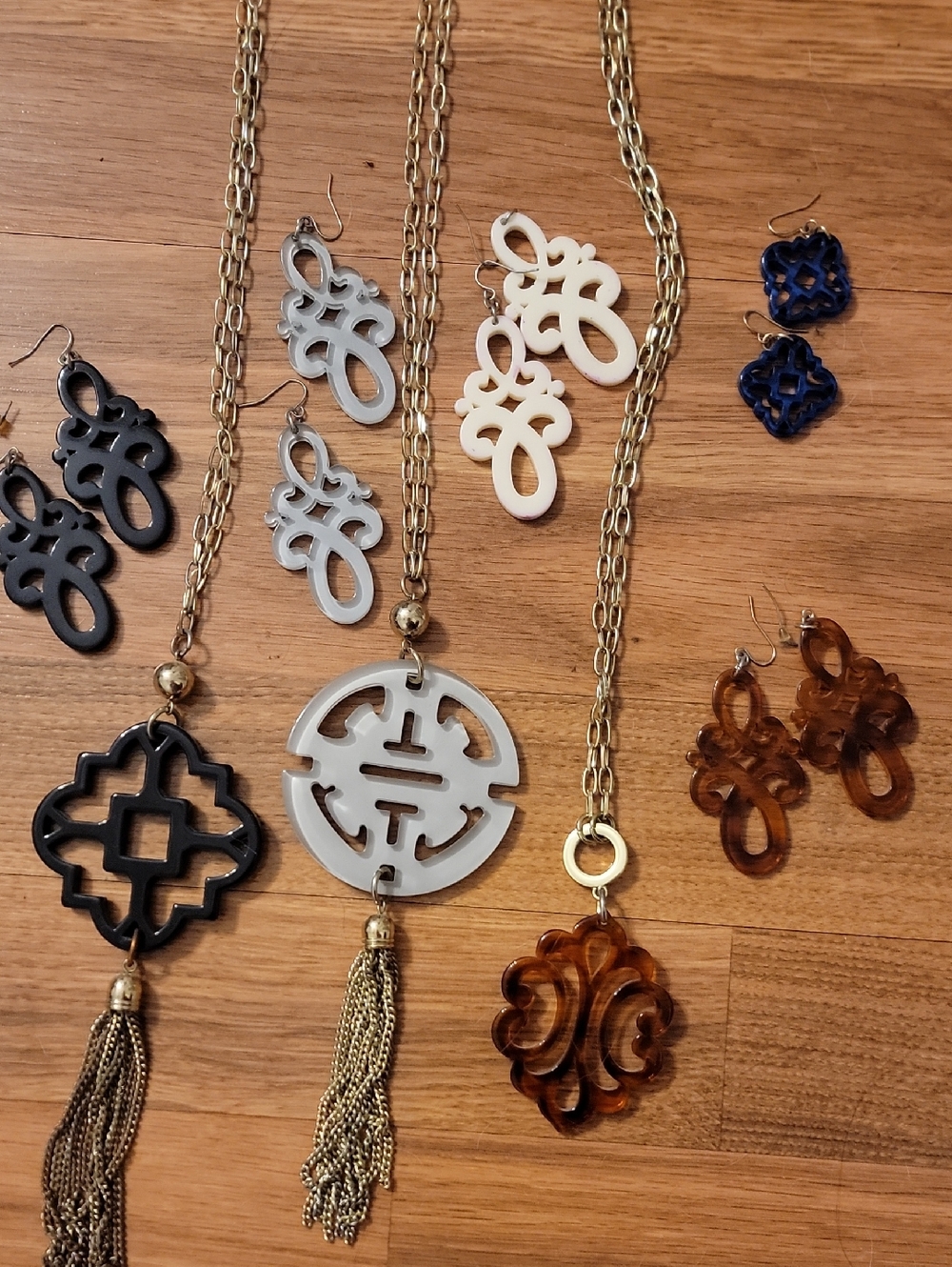 Zenzii Necklace And Earrings Lot